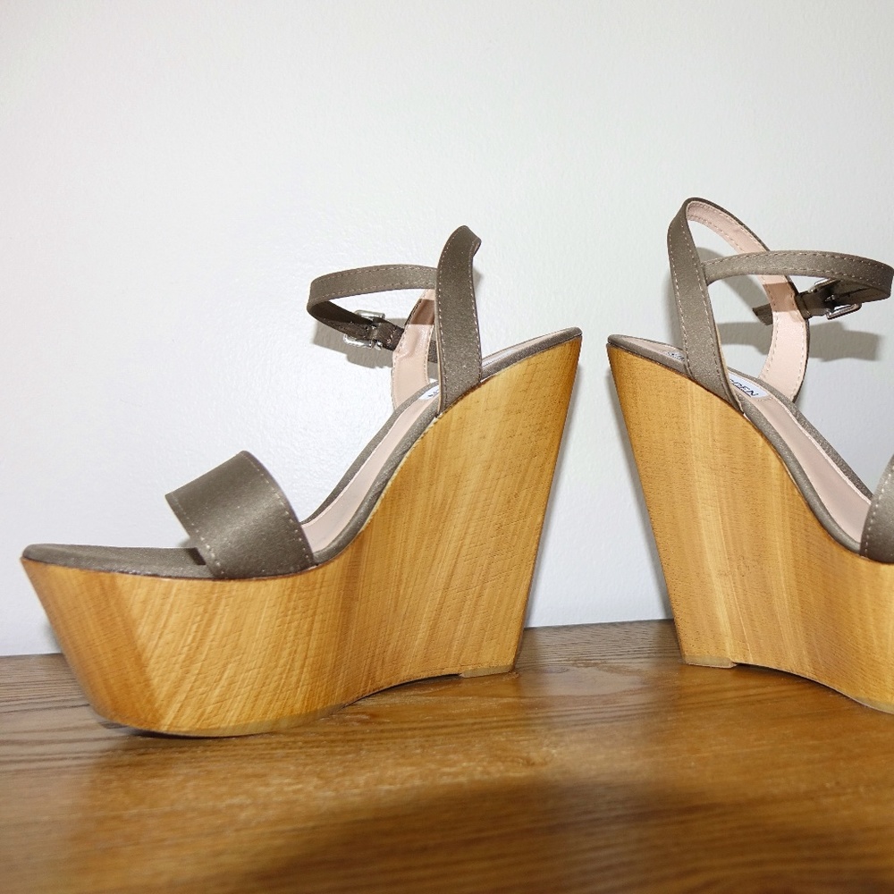 Steve Madden- army green wedge heels